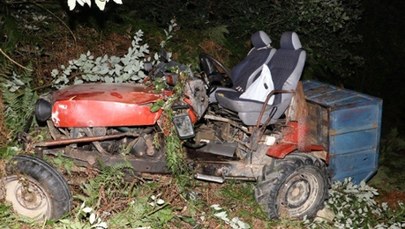 Przewrócony traktor przygniótł mężczyznę.73-latek zmarł
