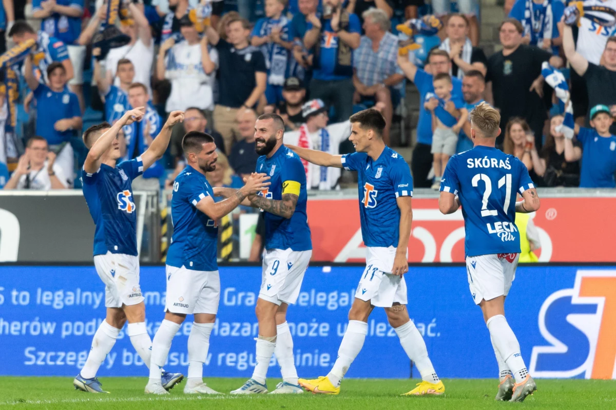 Hiszpańskie Villarreal, zwycięzca Ligi Europy w 2021 roku i półfinalista ostatniej edycji Ligi Mistrzów, Hapoel Beer Szewa z Izraela i Austria Wiedeń będą rywalami Lecha Poznań w grupie C piłkarskiej Ligi Konferencji.