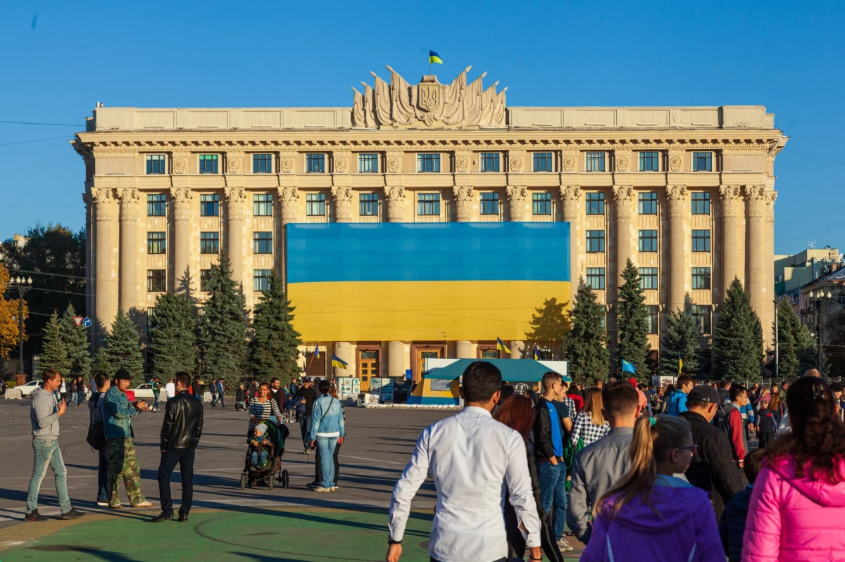 Urzędnik władz miejskich Charkowa został zwolniony z pracy po tym, jak wyszło na jaw, że wyjechał z Ukrainy i spędził urlop na Lazurowym Wybrzeżu na południu Francji. "To lekcja dla wszystkich" - poinformował Mer Charkowa, Ihor Terechow. 
