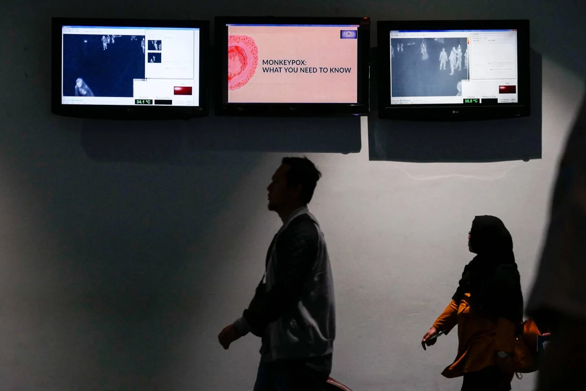 Mieszkaniec włoskiej Sycylii był jednocześnie zakażony wirusem małpiej ospy, koronawirusem i HIV. Objawy trzech infekcji rozwinęły się po powrocie z Hiszpanii. 36 latek w lipcu spędził dwa tygodnie w szpitalu w Katanii i obecnie czuje się już dobrze.  