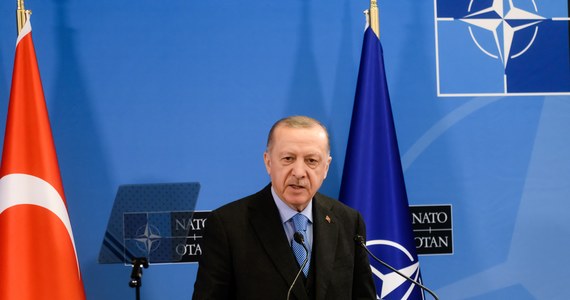Szwecja i Finlandia potwierdziły chęć współpracy z Turcją w zwalczaniu wszystkich form terroryzmu - powiedział cytowany przez dziennik "Daily Sabah" Ibrahim Kalin, rzecznik tureckiego prezydenta Recepa Tayyipa Erdogana. Jest to warunek poparcia przez Turcję akcesji tych państw do NATO.