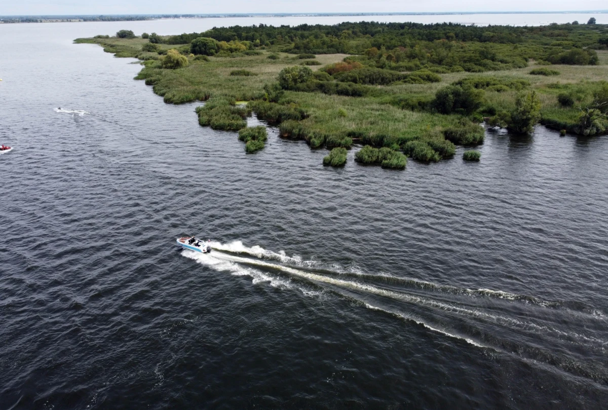 W sobotę poza obszarami, gdzie występować będzie duże zachmurzenie, znów będzie upalnie; temperatura maksymalna wyniesie od 24 st. C na południowym zachodzie kraju oraz miejscami nad morzem, do 33 st. na wschodzie Polski - przekazał synoptyk IMGW Jakub Gawron.