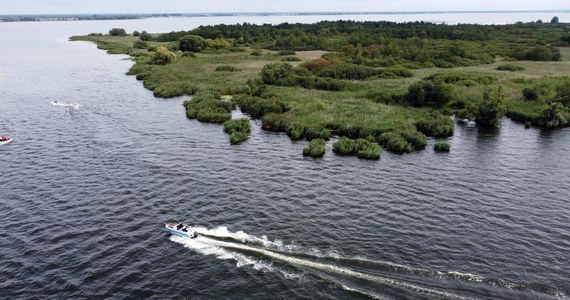 W sobotę poza obszarami, gdzie występować będzie duże zachmurzenie, znów będzie upalnie; temperatura maksymalna wyniesie od 24 st. C na południowym zachodzie kraju oraz miejscami nad morzem, do 33 st. na wschodzie Polski - przekazał synoptyk IMGW Jakub Gawron.