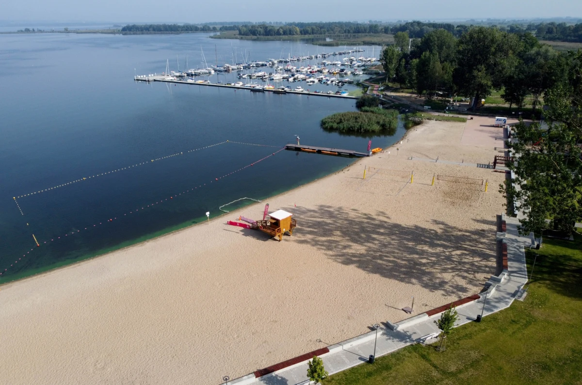 Do Sejmu wpłynął projekt ustawy o szczególnym wsparciu podmiotów poszkodowanych w związku z sytuacją na Odrze. Zgodnie z regulacją na wypłatę jednorazowego świadczenia w wysokości 3010 zł na pracownika będą mogły liczyć firmy, które w sierpniu zanotowały spadek przychodów powyżej 50 proc.