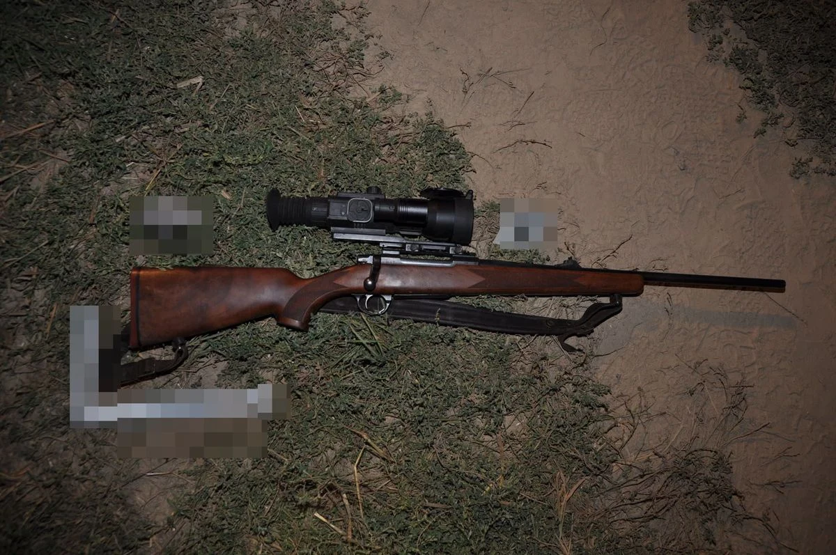 64-letni mieszkaniec Zamościa został w nocy postrzelony w głowę podczas polowania w gminie Gorzków (Lubelskie). W chwili zdarzenia znajdował się w samochodzie – przekazała w sobotę policja, która wyjaśnia okoliczności śmiertelnego zdarzenia.