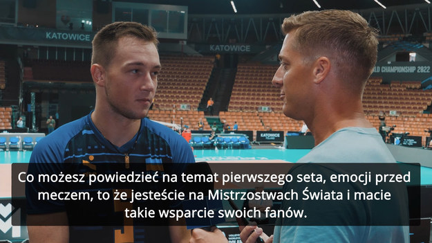 "Zagrywka Pyziaka" - to codzienny cykl dynamicznych materiałów wideo publikowanych na bieżąco na platformach Facebook, Instagram i YouTube oraz w serwisie sportowym. Paweł Pyziak zaprezentuje w nim kulisy turnieju niedostępne dla kibiców i większości dziennikarzy. Były siatkarz podzieli się newsami prosto z szatni polskiej kadry, porozmawia z "Biało-Czerwonymi” oraz przedstawicielami sztabu trenerskiego. Nie zabraknie także eksperckich analiz, relacji z trybun oraz komentarzy i opinii największych gwiazd sportu i show-biznesu.
