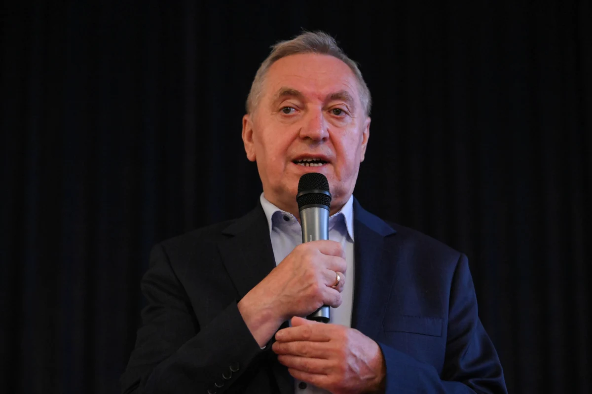 Razem z wicepremierem, szefem MAP Jackiem Sasinem pracujemy nad systemem, który umożliwi wznowienie produkcji nawozów - poinformował w niedzielę wicepremier, minister rolnictwa Henryk Kowalczyk. Zapowiedział, że projekty zostaną przedstawione na najbliższym posiedzeniu Rady Ministrów.