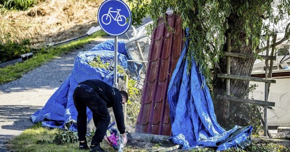 W sobotnim wypadku w Nieuw-Beijerland w zachodniej Holandii zginęło sześć osób, a siedem trafiło do szpitala - wynika z policyjnego raportu. Dziennik "De Telegraaf" ujawnił, że ciężarówka zjechała z grobli, aby wyminąć inny samochód i staranowała tłum ludzi.