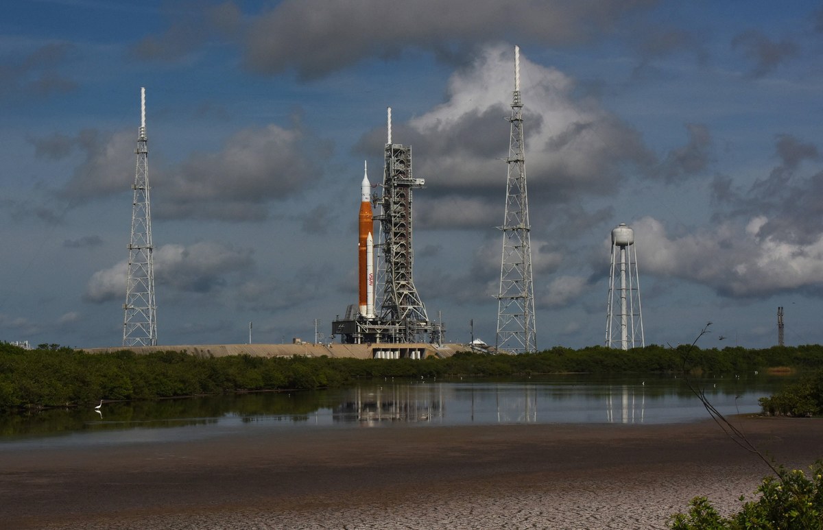 "Idziemy (we are going - ang.)" - to hasło, którego NASA używa przed startem rakiety Space Launch System. Bezzałogowa misja na orbitę Księżyca ma wystartować w poniedziałek 29 sierpnia około godz. 14:33-16:33 polskiego czasu. Naukowcy twierdzą, że misje księżycowe mają kluczowe znaczenie dla programu lotów kosmicznych z załogą - podaje portal nytimes.com.
