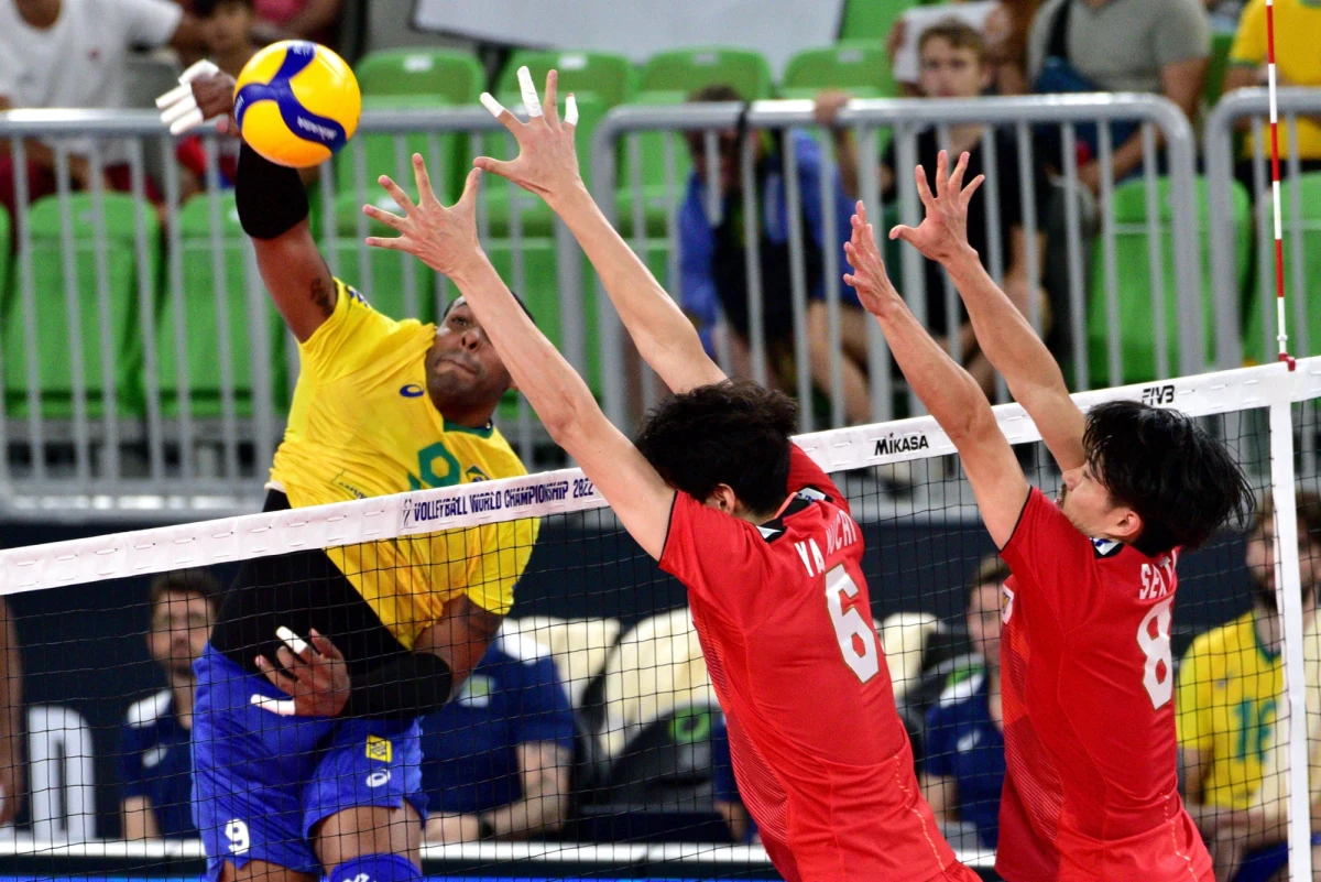 Reprezentacja Brazylii po wygranej w Lublanie z Japonią 3:0 jako pierwsza zagwarantowała sobie awans do 1/8 finału mistrzostw świata siatkarzy. Wcześniej "Canarinhos" pokonali Kubańczyków 3:2.