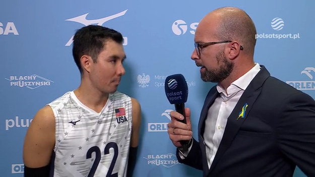 Erik Shoji po meczu MŚ siatkarzy 2022 USA – Bułgaria 3:0 (25:20, 25:23, 26:24).

Telewizja Polsat jest oficjalnym nadawcą tegorocznych mistrzostw świata siatkarzy w Polsce i Słowenii. Dla kibiców oznacza to, że wszystkie 52 mecze tego turnieju mogą oglądać na żywo w Polsacie Sport, Polsacie Sport Extra i Polsacie Sport News, a także online, na wielu urządzeniach w serwisie streamingowym Polsat Box Go. Skróty wszystkich meczów oraz wywiady, analizy i komentarze dostępne są także w serwisie sport.interia.pl. 
