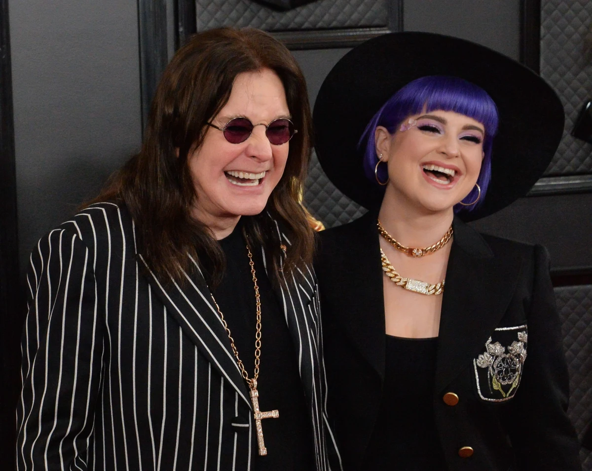 Ozzy Osbourne wraz z żoną Sharon postanowili porzucić Kalifornię, która jest od ponad 25 lat ich głównym miejscem zamieszkania i powrócić do rodzinnej Anglii. Jak wyjaśnił w opublikowanym w niedzielę wywiadzie wokalista, ma już dość masowych strzelanin w USA.