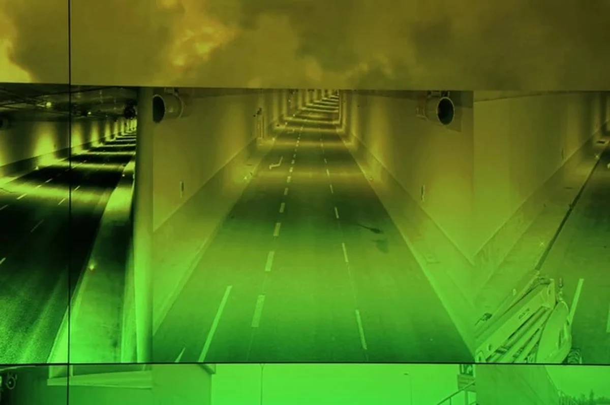 W jednym z tuneli na Trasie Łagiewnickiej w Krakowie uruchomił się alarm przeciwpożarowy. Przez chwilę wstrzymany był ruch tramwajów i samochodów.   

