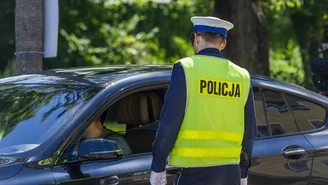 Nie wiedział, że rozmawia z policjantem. Przyznał, że jest poszukiwany