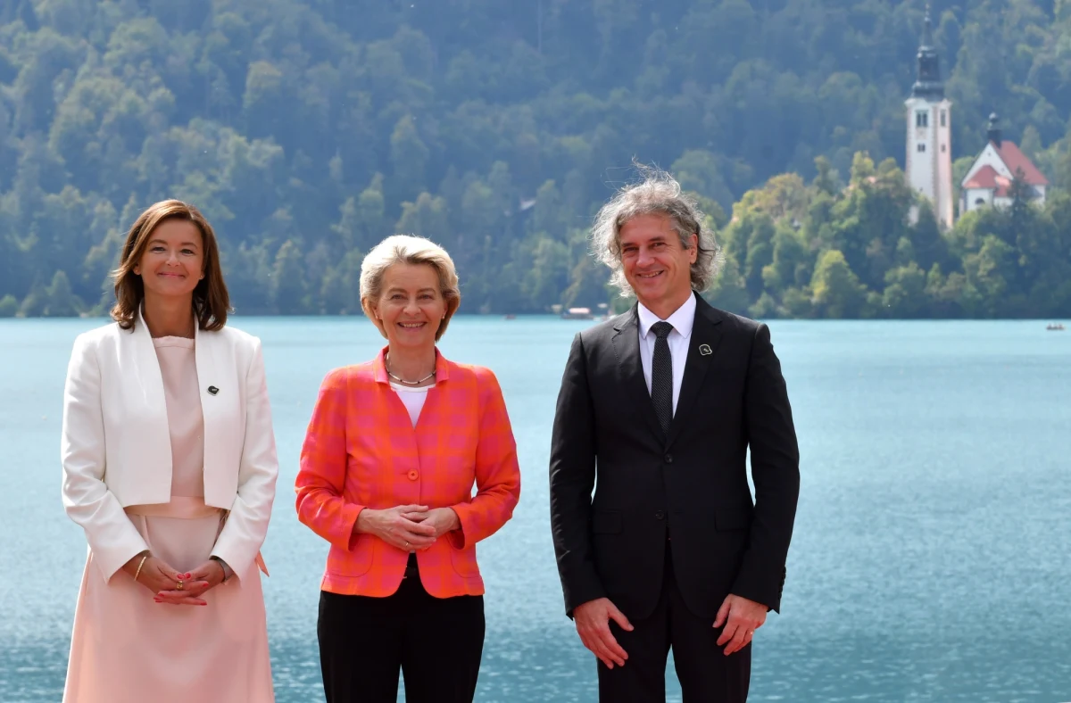 Ursula von der Leyen zapowiada pilną interwencję w sprawie wysokich cen energii elektrycznej. "Potrzebujemy nowego modelu rynku, który będzie funkcjonował” – stwierdziła szefowa KE podczas Forum Strategicznego w Bledzie w Słowenii.