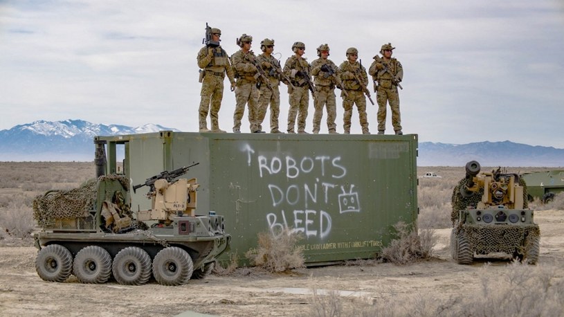 Eksperci podkreślają, że przyszłością działań militarnych to bezzałogowe i autonomiczne systemy uzbrojenia. Właśnie jeden z zaawansowanych robotów pokazał, jak szybko może sparaliżować wojskowe lotnisko.