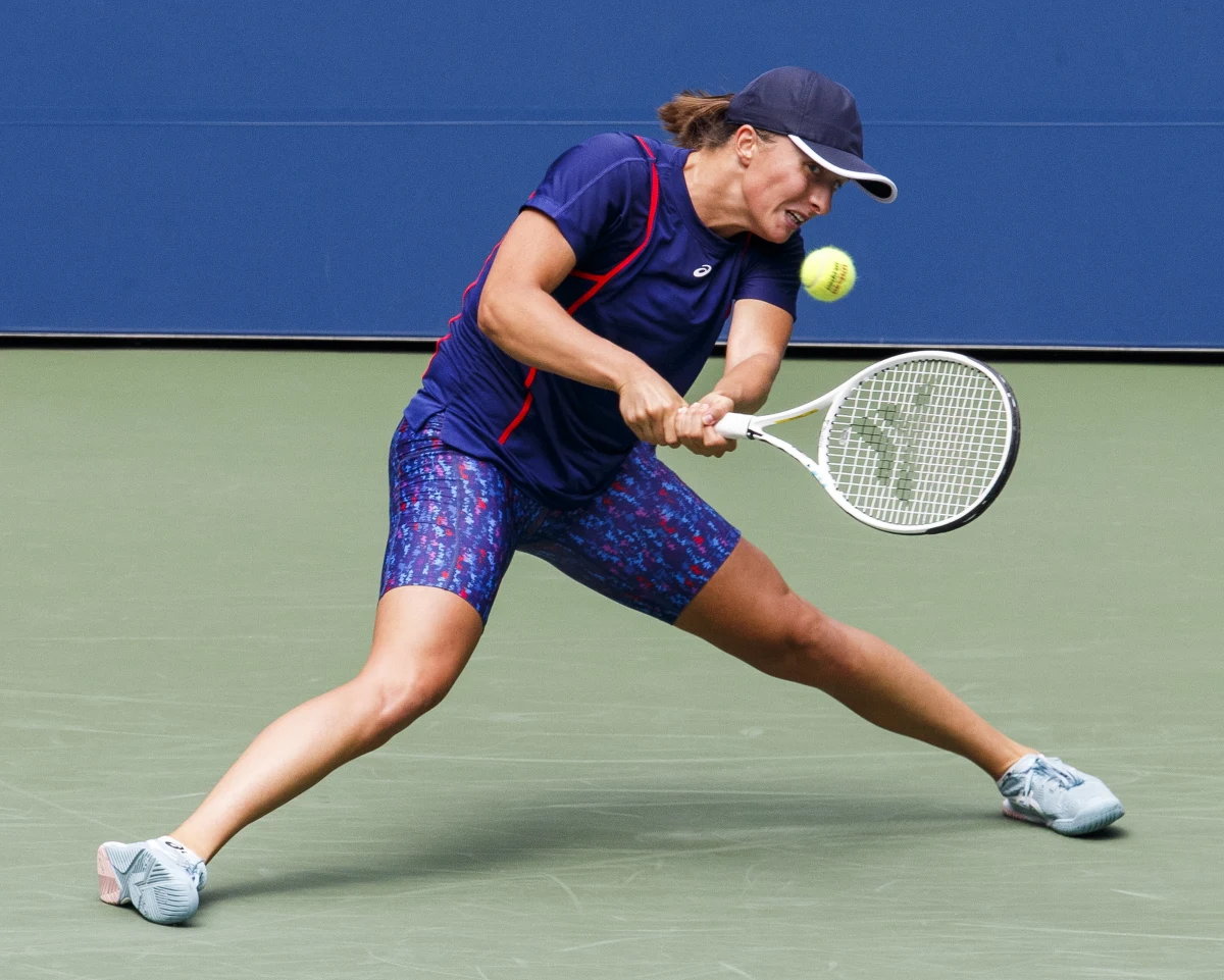 Klątwa Fibaka wciąż wisi nad polskimi tenisistami. Od ponad czterech dekad nikt z biało-czerwonych nie jest w stanie dotrzeć do ćwierćfinału US Open. W rozpoczętym już tegorocznym turnieju największe szanse na przełamanie złej passy polskiego tenisa mają Iga Świątek i Hubert Hurkacz. Oboje wejdą dziś do gry w tym wielkoszlemowym turnieju, podobnie jak Magda Linette.