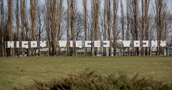 10 specjalnie przygotowanych linii autobusowych 1 września zawiezie chętnych do wzięcia udziału w obchodach rocznicy wybuchu II wojny światowej na Westerplatte. Autobusy wyjadą po godz. 2.30 i przejadą przez każdą z dzielnic miasta.

 

