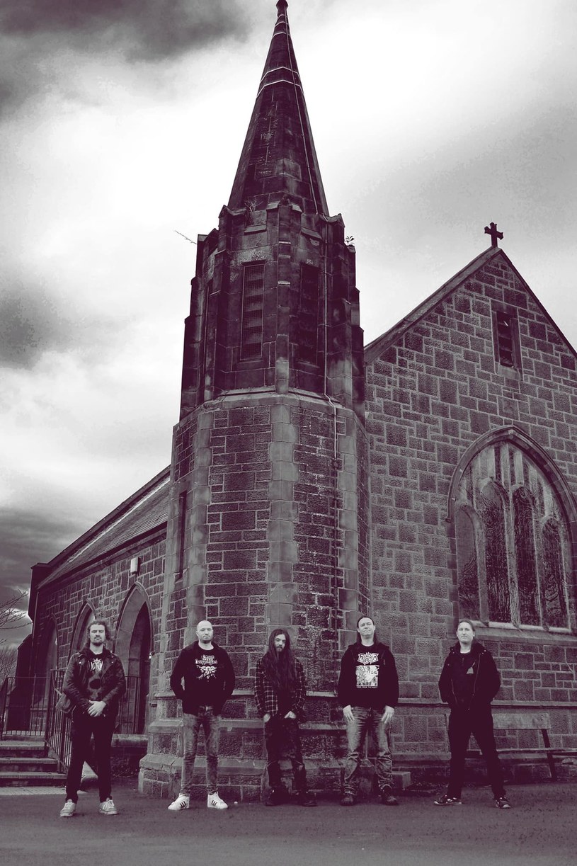 Już 23 września fani death metalu będą mogli sięgnąć po trzeci album angielskiej formacji Live Burial.