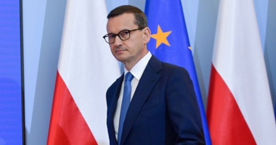 Rząd przyjął we wtorek projekt ustawy budżetowej na 2023 rok - poinformował premier Mateusz Morawiecki. Zachowujemy wszystkie dotychczasowe programy społeczne - zaznaczył szef rządu. Deficyt budżetowy w przyszłym roku ma wynieść ok. 65 mld zł, a prognozowana inflacja - 9,8 proc.