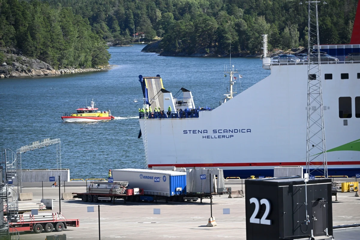 Prom Stena Scandica, na którym w poniedziałek wybuchł pożar, po niemal dobie dopłynął do portu Nynashamn pod Sztokholmem. Ogień został ugaszony przez załogę statku.