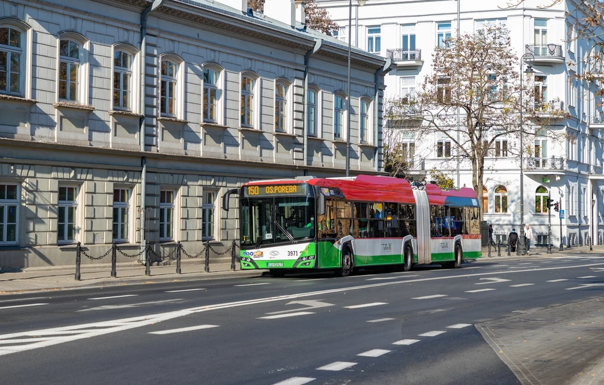 Firma Solaris została wybrana w przetargu na "zakup i dostawę autobusu wodorowego klasy maxi wyposażonego w wodorowe ogniwa paliwowe wraz z wyposażeniem dodatkowym przeznaczonego do obsługi linii komunikacji miejskiej". Zarząd Transportu Miejskiego w Lublinie za pojazd zapłaci 3,7 mln zł.
