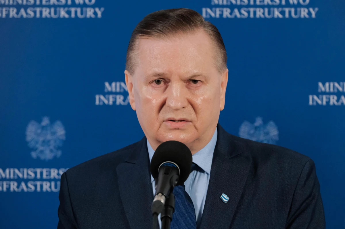 Minister infrastruktury Andrzej Adamczyk powołał Krzysztofa Wosia na prezesa Państwowego Gospodarstwa Wodnego Wody Polskie - poinformował w środę resort. Zastępcą prezesa Wód Polskich ds. ochrony przed powodzią i suszą został natomiast Wojciech Skowyrski.
