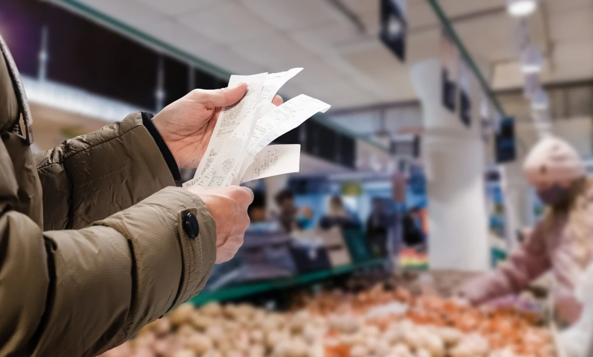 ​Inflacja w sierpniu wyniosła 16,1 proc. rok do roku. To zaskoczenie dla ekonomistów, którzy jednak prognozowali "płaską" inflację i spodziewali się, że w sierpniu wskaźnik ten spadnie poniżej lipcowych poziomów. "Utrwala się ta spirala inflacyjna i głównie temu sprzyja to, że do końca nie wierzymy, że jest to dla naszego rządu czy Rady Polityki Pieniężnej priorytet" - mówiła w radiu RMF24 dr Zofia Łapniewska, ekspertka Polskiej Sieci Ekonomii.