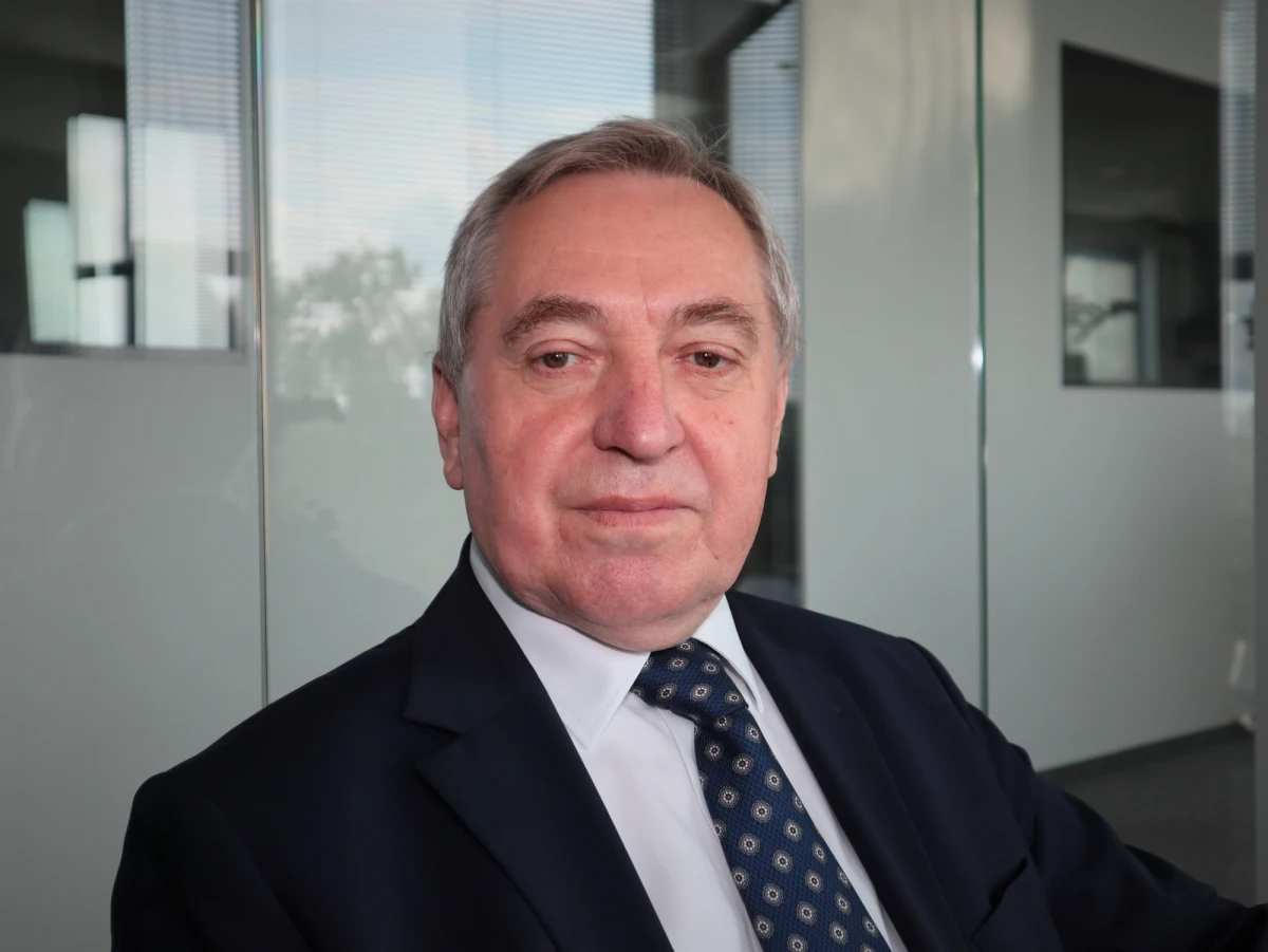 KE zatwierdziła przygotowany przez Polskę Krajowy Plan Strategiczny dla Wspólnej Polityki Rolnej na lata 2023-2027 - poinformował w środę wicepremier, szef resortu rolnictwa Henryk Kowalczyk. To ponad 25 mld euro, w tym 17 mld euro na płatności bezpośrednie - dodał.