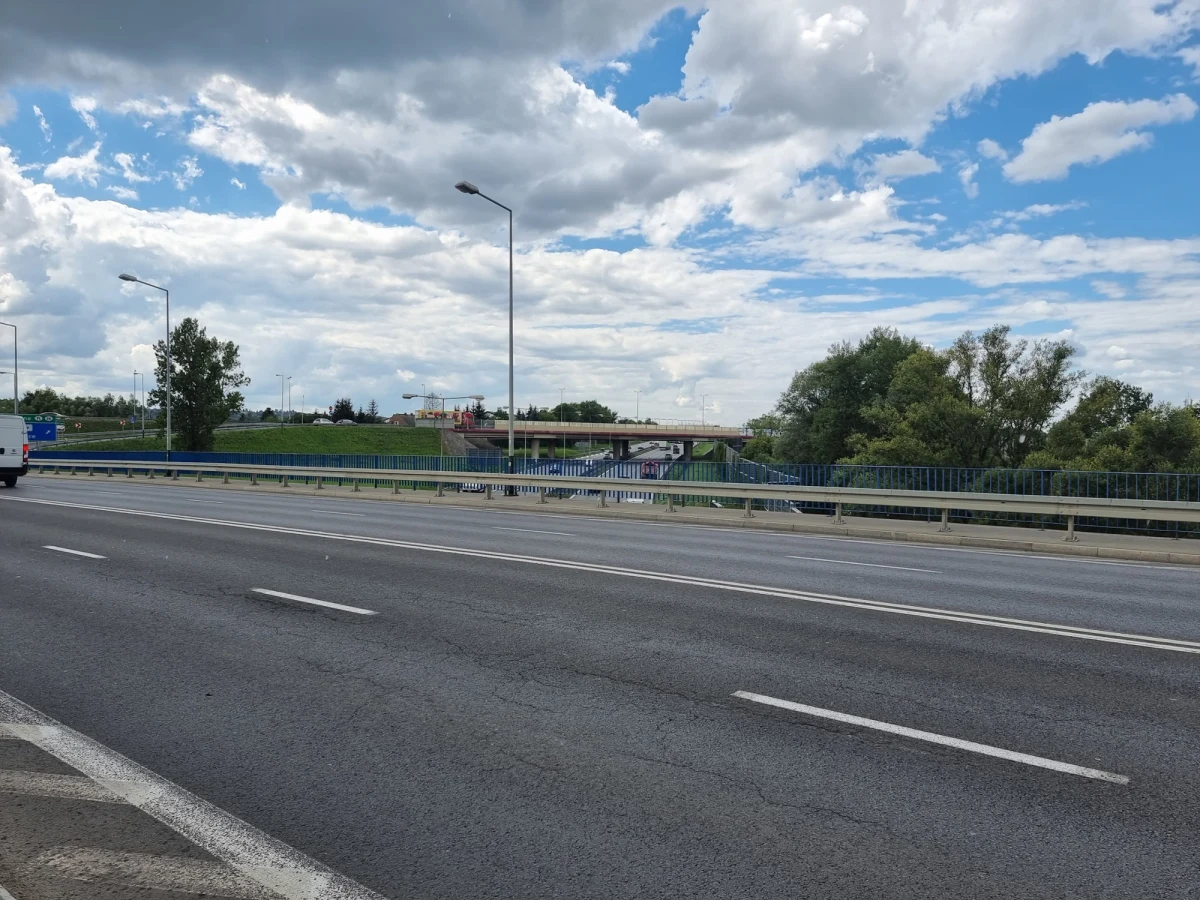 GDDKiA wybrała najkorzystniejszą ofertę w sprawie rozbudowy autostrady A4, od węzła Balice do Kąpielowej, czyli zachodniego odcinka obwodnicy Krakowa. Umowa mogłaby zostać podpisana już we wrześniu.