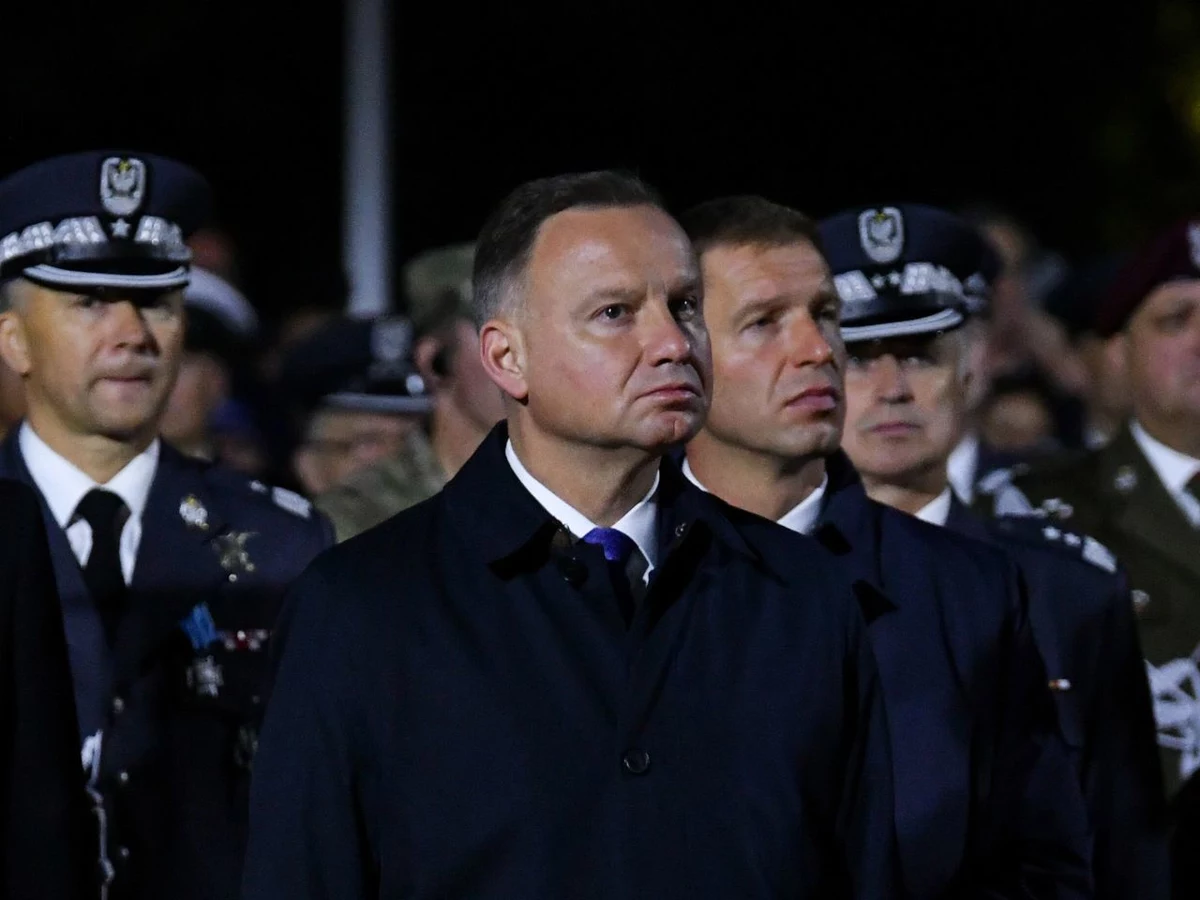 Spotykamy się na Westerplatte także po to, aby po raz kolejny ostrzec świat, by nigdy nie powtórzyło się już to, co było najstraszliwszym kataklizmem XX wieku - powiedział prezydent Andrzej Duda. Jak podkreślił, II wojna światowa pociągnęła za sobą miliony ofiar i niepowetowane straty dla Polski.