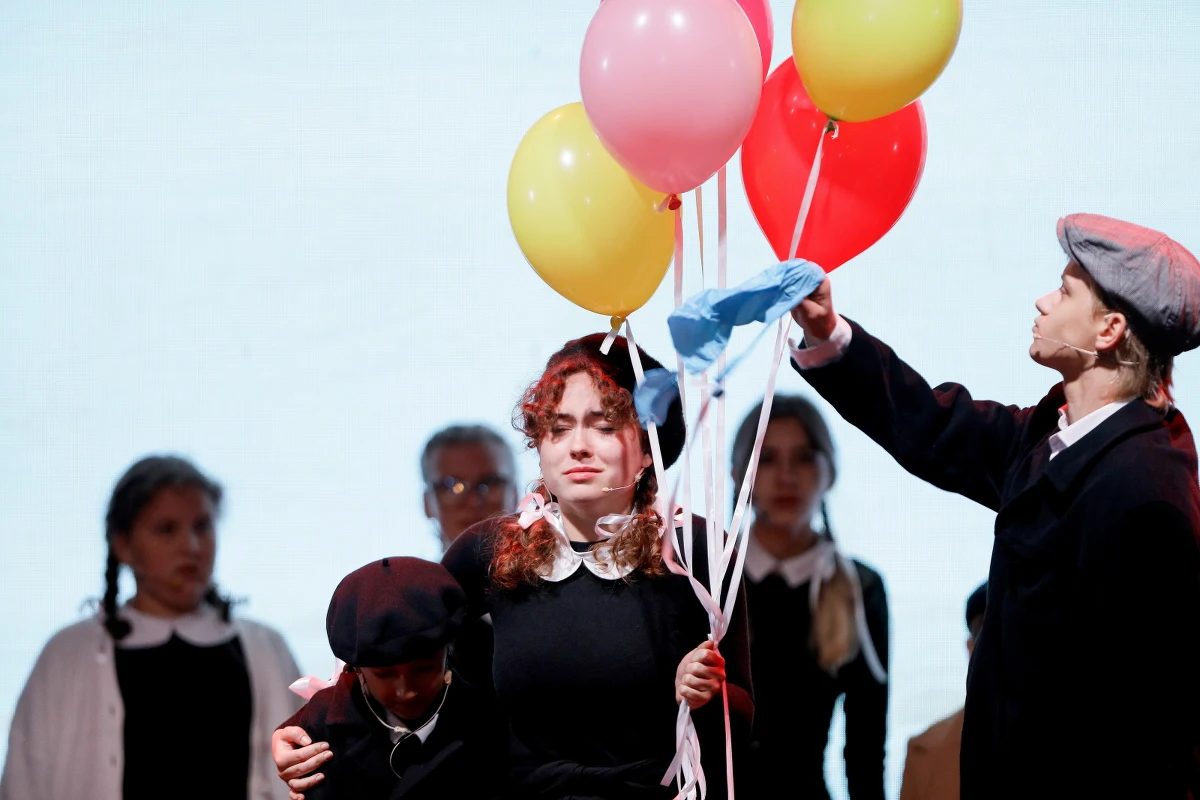 "Jestem przekonany, że razem z innymi państwami, z naszymi sojusznikami i przyjaciółmi przywrócimy pokój i bezpieczeństwo w naszym regionie" - podkreślił prezydent Andrzej Duda w liście do uczestników obchodów 83. rocznicy wybuchu II wojny światowej w Wieluniu (Łódzkie). 1 września 1939 r. rozpoczął się atak niemieckich samolotów bombowych na wieluński szpital Wszystkich Świętych, w którym zginęły 32 osoby - pacjenci i personel. Uważa się, że były to pierwsze w Polsce ofiary II wojny światowej.