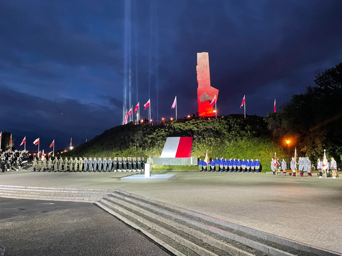Z udziałem prezydenta RP Andrzeja Dudy na Westerplatte nad ranem rozpoczęły się obchody 83. rocznicy wybuchu II wojny światowej. Gospodarzem uroczystości jest wicepremier, minister obrony narodowej Mariusz Błaszczak.