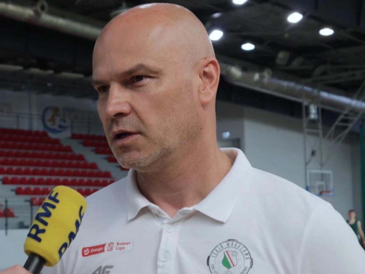 Rozpoczyna się Eurobasket. Na koszykarskie Mistrzostwa Europy czekaliśmy aż pięć lat. Tym razem czołowe reprezentacje liczą na możliwości graczy najlepszej ligi świata. „To duża frajda dla kibiców, że w reprezentacjach narodowych jest tyle gwiazd z NBA. Trochę szkoda, że Jeremy Sochan jest pierwszoroczniakiem i obowiązki w nowym klubie stanęły na drodze do tego, żeby przyjechał. Byłby dużym wzmocnieniem dla reprezentacji” – podkreśla trener koszykarzy Legii Warszawa Wojciech Kamiński. W rozmowie z RMF FM opowiedział także o tym, jak przebiegają przygotowania jego drużyny do nowego sezonu. 