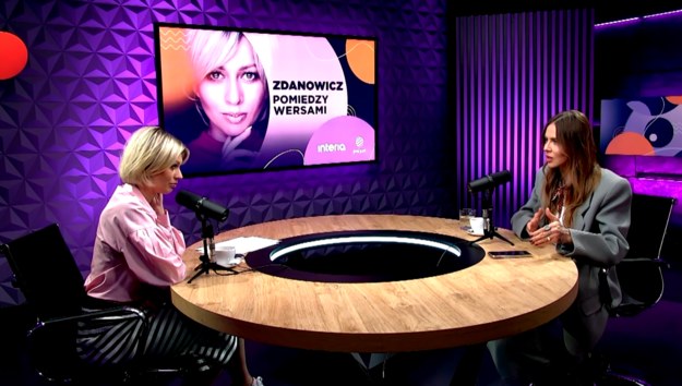 Gościem pierwszego odcinka nowego sezonu podcastu "Zdanowicz pomiędzy wersami" jest Maja Sablewska, która podczas rozmowy z Katarzyną Zdanowicz opowiadała m.in. o metamorfozie, jaką przeszła zarówno pod względem fizycznym, jak i duchowym. Sablewska poruszyła także temat swoich kompleksów oraz wypowiedziała się na temat problemów codziennego życia, wystawionego na widok publiczny.
„Zdanowicz pomiędzy wersami” to videopodcast, którego nowe odcinki co tydzień można oglądać na łamach Interii. W ramach cyklu topowa dziennikarka porusza tematy ważne społecznie, bez ckliwości i patosu mówiąc o tym, co budzi najgłębsze emocje. - Wspólnie rozprawimy się ze stereotypami i uprzedzeniami. Każdy z nas ma coś, co z różnych powodów skrywa pomiędzy wersami. Podczas programu pozwolimy, aby to głośno wybrzmiało – mówi Katarzyna Zdanowicz.