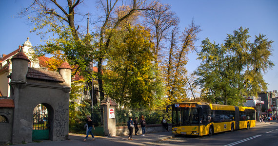 ​Duże zmiany w kursowaniu miejskich autobusów w Gliwicach. Wszystko dlatego, że tamtejsze przedsiębiorstwo komunikacyjne nie ma wystarczającej liczby kierowców. Zmiany obowiązują od dziś.