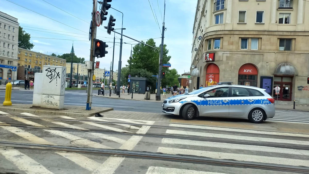 Dzisiaj wieczorem (1 września), warszawscy kierowcy muszą się liczyć z utrudnieniami w Śródmieściu, na Mokotowie, Ochocie i Woli. O godz. 20.30 rozpocznie się szósty w tym sezonie przejazd Nightskating Warszawa. Szczególnie uciążliwy będzie dla mieszkańców przejazd rolkarzy w rejonie budowy tramwaju na Wilanów, gdzie i tak występują gigantyczne utrudnienia.
