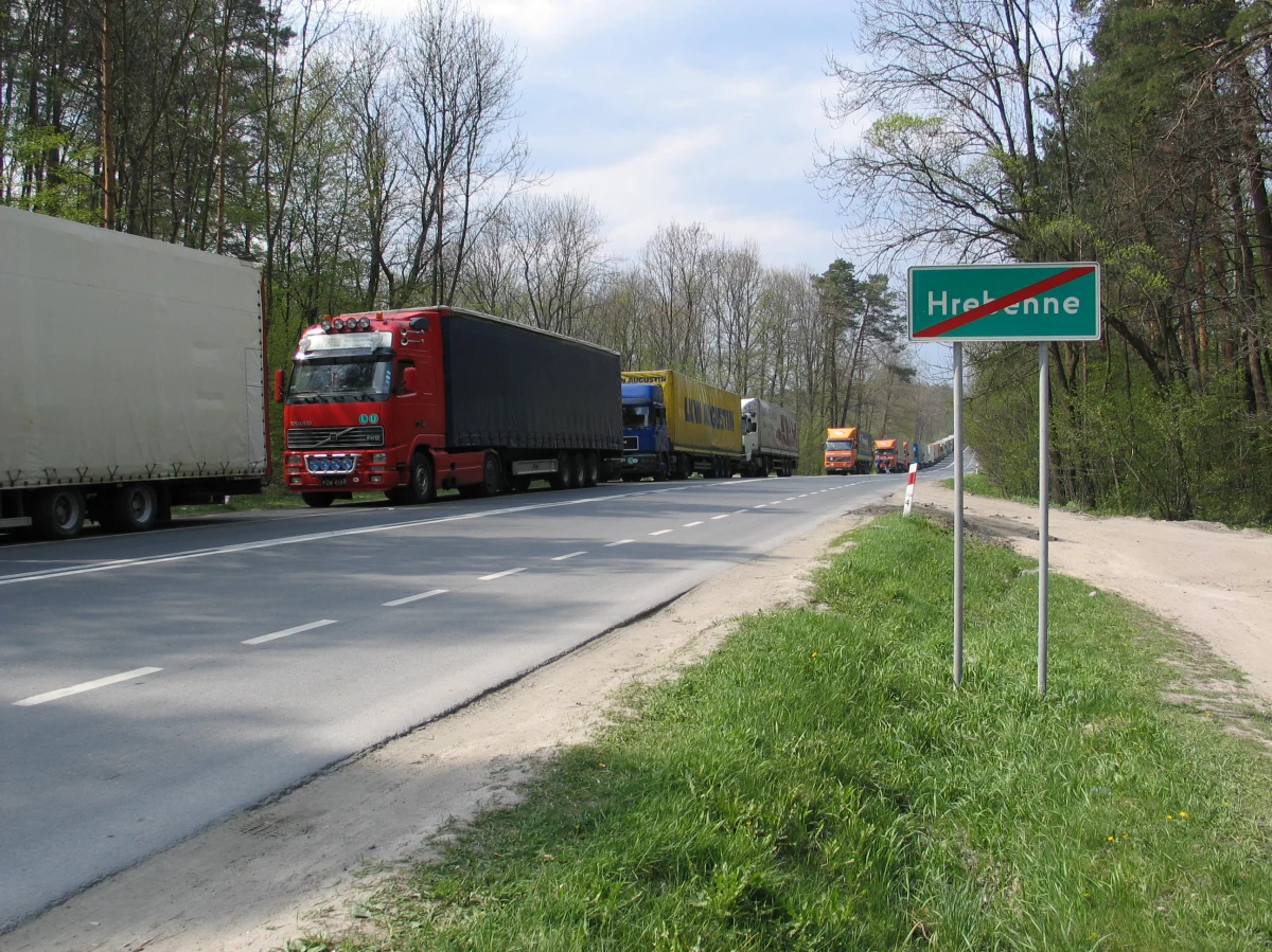 ​Zmiana w funkcjonowaniu przejść granicznych. Obowiązuje ona od dzisiaj, pilotażowo, do 30 listopada. Ma odciążyć przejście w Hrebennem.