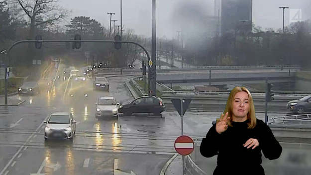 W centrum Łodzi doszło do groźnego zdarzenia. Prowadząca Citroena kobieta wjechała na skrzyżowanie na czerwonym świetle, i zderzyła się z Fordem. Wszystko to zarejestrowała kamera monitoringu.

(Fragment programu "Stop drogówka").