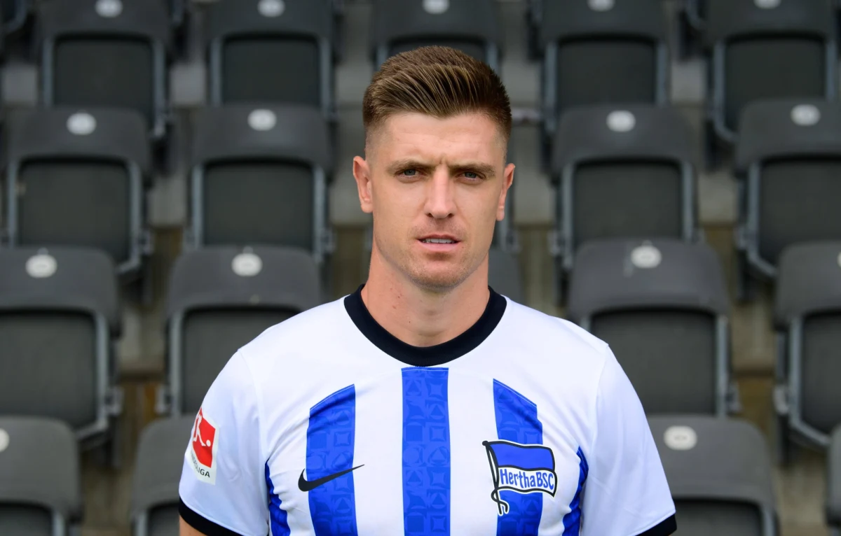 Wyjaśniła się przyszłość napastnika reprezentacji Polski. Krzysztof Piątek został zawodnikiem włoskiego klubu US Salernitana 1919. Zawodnik przeprowadzi się do Włoch po nieudanych miesiącach w Hercie Berlin.