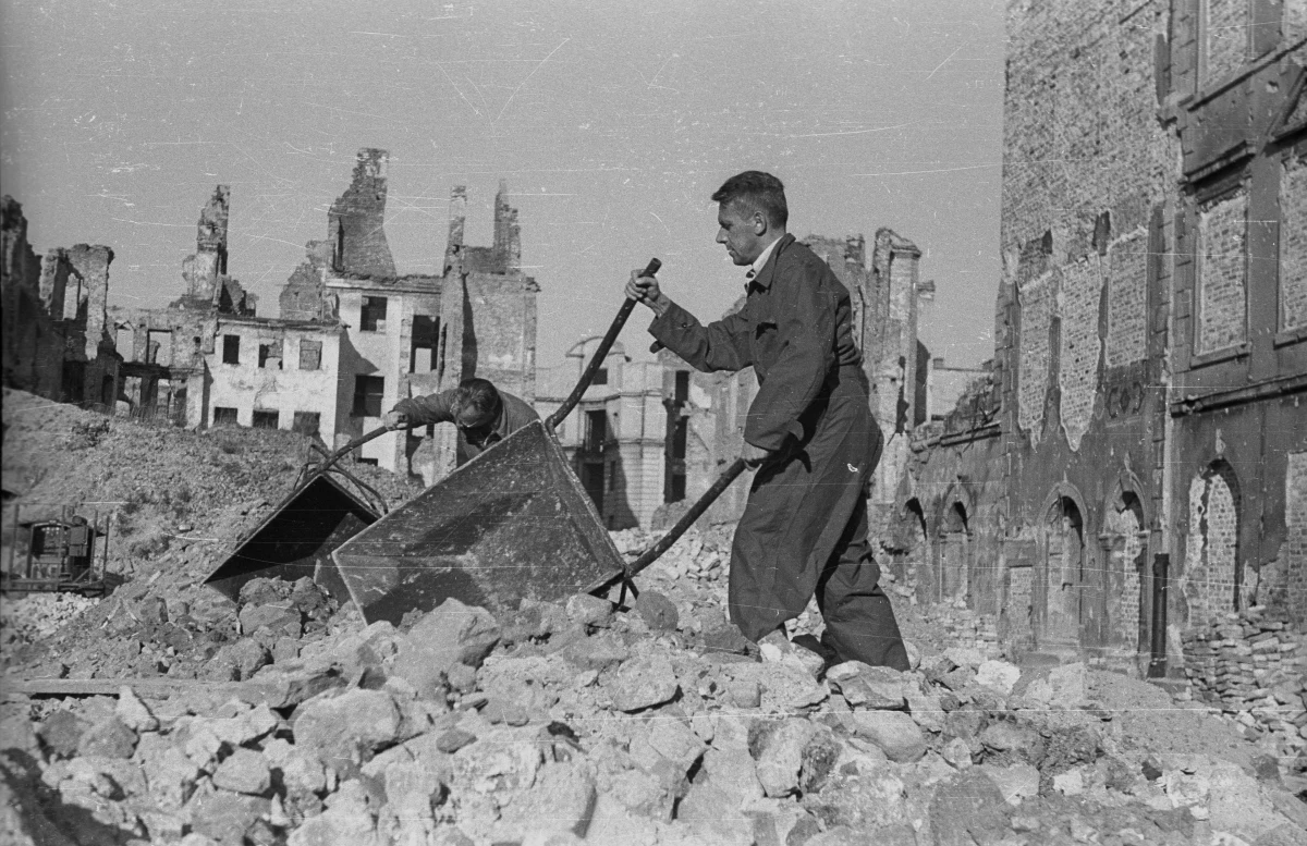 Sprawa reparacji została zakończona – tak rzecznik niemieckiego MSZ skomentował opublikowany przez Polskę raport strat, spowodowanych przez Niemcy podczas II wojny światowej. Polska wyliczyła poniesione straty na 6,2 bln zł i zapowiedziała starania o uzyskanie od Niemiec reparacji.