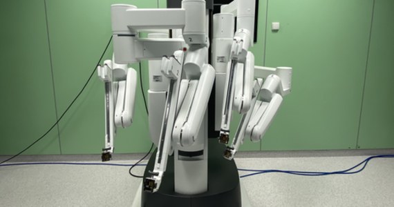 Operacje urologiczne będą wykonywane przy użyciu robota o wartości blisko 8,5 miliona złotych. Szpitale Pomorskie zakupiły system do chirurgii małoinwazyjnej, personel medyczny przechodzi specjalne szkolenie, bo operacje nadal będą wymagały obecności człowieka.