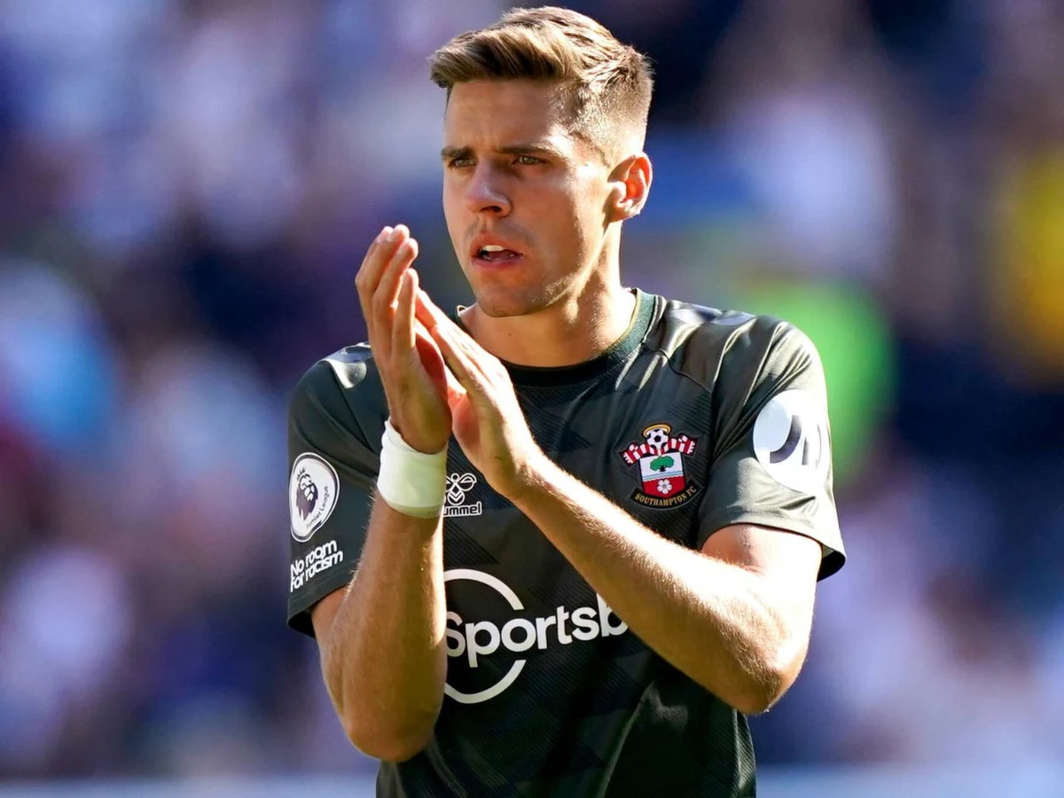 Jan Bednarek w ostatnim dniu okienka transferowego zmienił klub. Polak przeszedł z FC Southampton do Aston Villa. Obrońca został wypożyczony na jeden sezon.