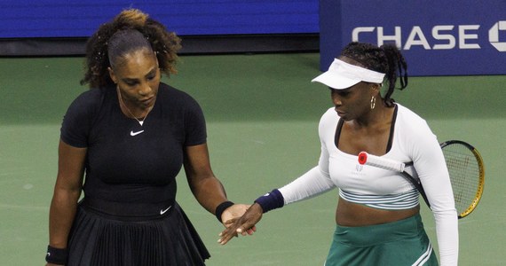 Venus i Serena Williams odpadły w 1. rundzie debla w wielkoszlemowym turnieju tenisowym US Open. Słynne Amerykanki, które zbliżają się do zakończenia kariery, przegrały z Czeszkami Lucie Hradecką i Lindą Noskovą 6:7 (5-7), 4:6.