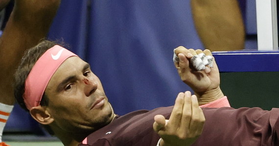 Rozstawiony z numerem drugim Rafael Nadal pokonał Włocha Fabio Fogniniego 2:6, 6:4, 6:2, 6:1 i awansował do 3. rundy wielkoszlemowego US Open. Hiszpański tenisista w czasie meczu sam uderzył się rakietą, przez co potrzebował pomocy medycznej. 