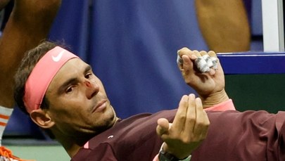 Rafael Nadal sam uderzył się rakietą w twarz. Potrzebna była przerwa