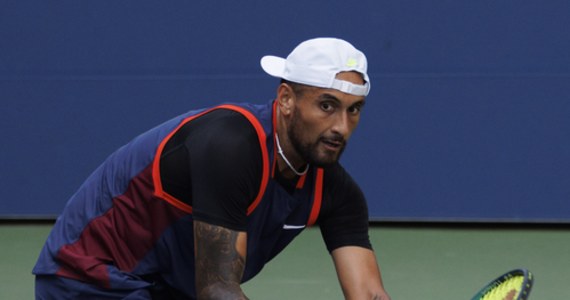 Znany z kontrowersyjnego zachowania Nick Kyrgios nie uniknął grzywny w trwającej edycji wielkoszlemowego US Open. Australijski tenisista musi zapłacić 7,5 tys. dolarów za plucie oraz wykrzykiwanie przekleństw.
