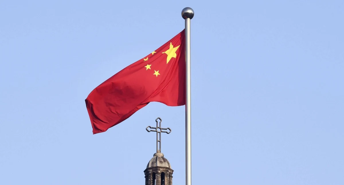 Chiny wywierają wpływy łagodnie, robią to wielofalowo, w sposób, który często jest dla nas zaskakujący, do tego stopnia wręcz, że ja dosyć często słyszę opinie: "ale ja nie czuję żadnych chińskich wpływów". I o to chodzi - mówiła w rozmowie z radiem RMF24 Sylwia Czubkowska, dziennikarka i autorka książki "Chińczycy trzymają nas mocno". 