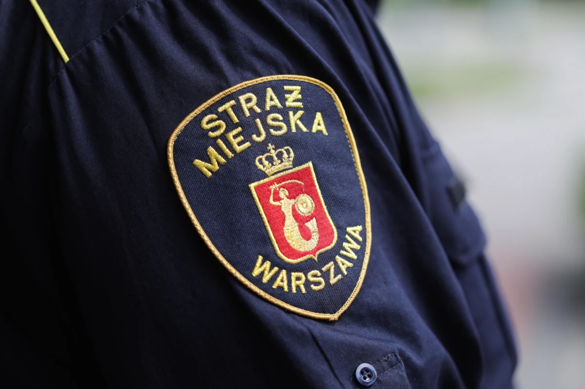 Nietypowa interwencja warszawskiej straży miejskiej. W czwartek w południe patrol zobaczył kompletnie nagiego mężczyznę spacerującego po ulicy Wólczyńskiej na Bielanach. Mężczyzna miał na sobie tylko buty.