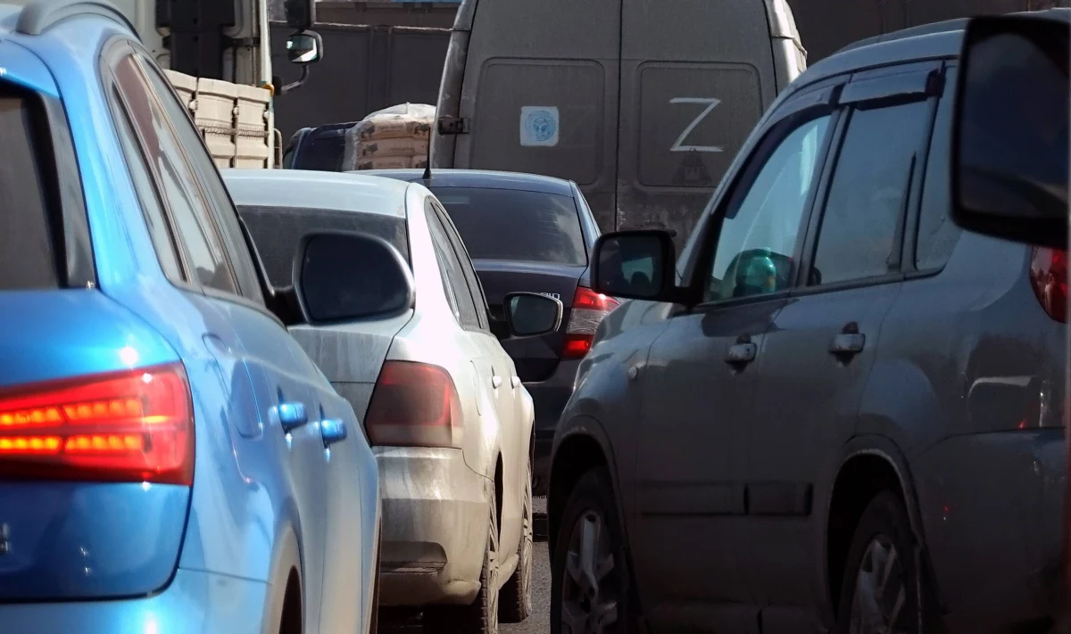 Rosjanie masowo importują japońskie samochody używane, które nie zostały one objęte sankcjami nałożonymi na Moskwę przez Tokio po inwazji na Ukrainę. Według danych rządowych, całkowity eksport używanych samochodów z Japonii do Rosji jest obecnie najwyższy od ponad dekady.